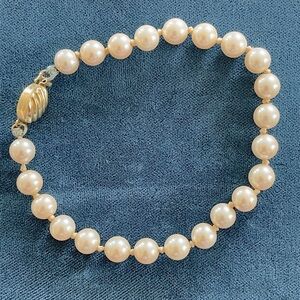 Classic Pearl Bracelet with Gold Plated Clasp in Cream Tone. Hand Knotted.